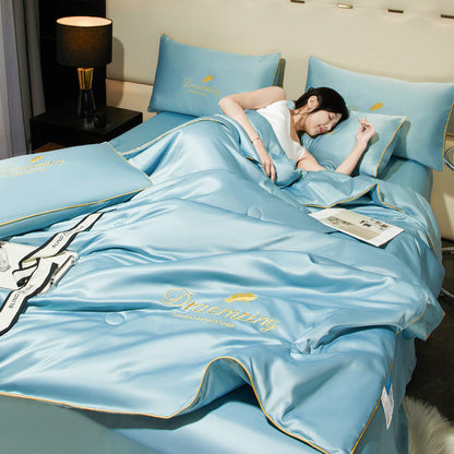 ⏰Last Day Sale 50% OFF🥰 ✨Summer Simple Ice Silk Quilt❄️ Ultra Cool Anti-Sweat Thin Quilt, Machine Washable Bedding